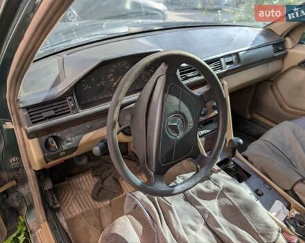 Зеленый Мерседес Е-Класс, объемом двигателя 3 л и пробегом 700 тыс. км за 900 $, фото 4 на Automoto.ua