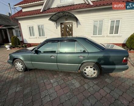 Зеленый Мерседес Е-Класс, объемом двигателя 0 л и пробегом 635 тыс. км за 3000 $, фото 3 на Automoto.ua