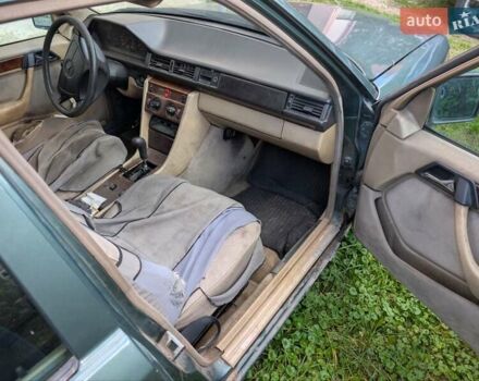 Зеленый Мерседес Е-Класс, объемом двигателя 3 л и пробегом 700 тыс. км за 900 $, фото 5 на Automoto.ua