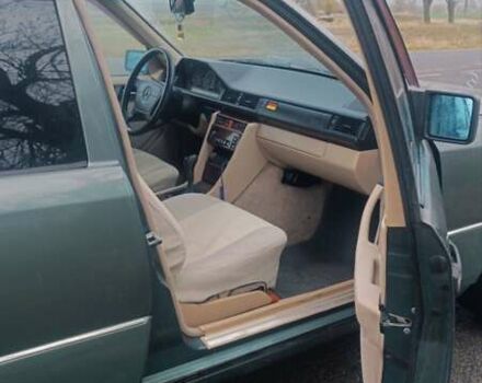 Зелений Мерседес Е-Клас, об'ємом двигуна 2.2 л та пробігом 549 тис. км за 3200 $, фото 20 на Automoto.ua