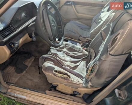 Зеленый Мерседес Е-Класс, объемом двигателя 3 л и пробегом 700 тыс. км за 900 $, фото 2 на Automoto.ua