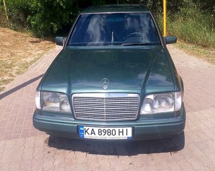 Зеленый Мерседес Е-Класс, объемом двигателя 2.2 л и пробегом 378 тыс. км за 2800 $, фото 2 на Automoto.ua