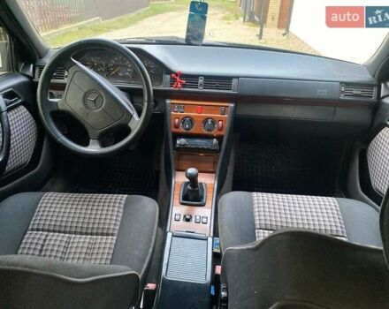 Зеленый Мерседес Е-Класс, объемом двигателя 2.5 л и пробегом 519 тыс. км за 4500 $, фото 4 на Automoto.ua