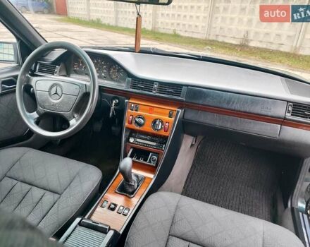 Зеленый Мерседес Е-Класс, объемом двигателя 2 л и пробегом 500 тыс. км за 2300 $, фото 14 на Automoto.ua