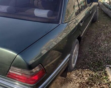 Зеленый Мерседес Е-Класс, объемом двигателя 3.2 л и пробегом 470 тыс. км за 5500 $, фото 9 на Automoto.ua