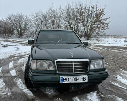 Зелений Мерседес Е-Клас, об'ємом двигуна 2 л та пробігом 380 тис. км за 3900 $, фото 17 на Automoto.ua