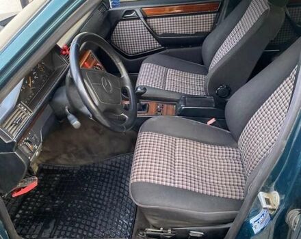 Зеленый Мерседес Е-Класс, объемом двигателя 2.5 л и пробегом 519 тыс. км за 4500 $, фото 5 на Automoto.ua