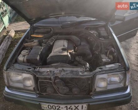 Зеленый Мерседес Е-Класс, объемом двигателя 3.2 л и пробегом 470 тыс. км за 5500 $, фото 1 на Automoto.ua