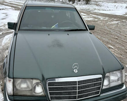 Зелений Мерседес Е-Клас, об'ємом двигуна 2 л та пробігом 380 тис. км за 3900 $, фото 6 на Automoto.ua