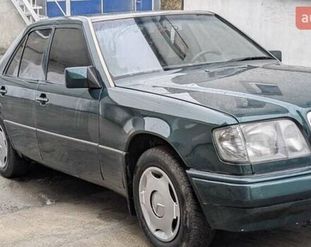 Зеленый Мерседес Е-Класс, объемом двигателя 2 л и пробегом 460 тыс. км за 3450 $, фото 7 на Automoto.ua