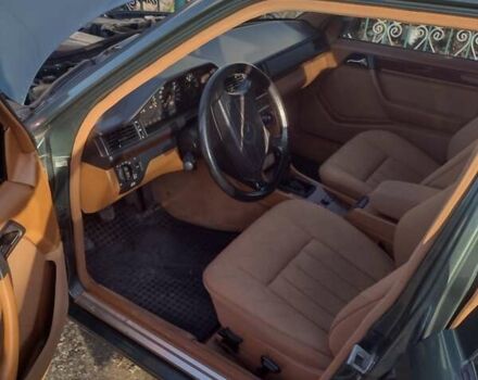 Зеленый Мерседес Е-Класс, объемом двигателя 3.2 л и пробегом 470 тыс. км за 5500 $, фото 3 на Automoto.ua