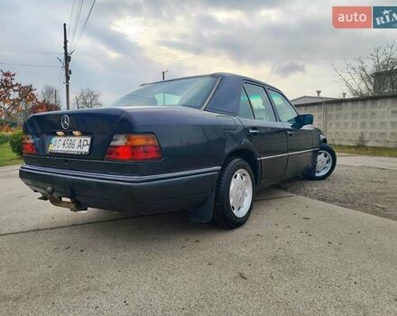 Зеленый Мерседес Е-Класс, объемом двигателя 2 л и пробегом 500 тыс. км за 2300 $, фото 3 на Automoto.ua
