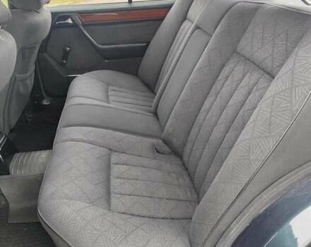 Зеленый Мерседес Е-Класс, объемом двигателя 2 л и пробегом 500 тыс. км за 2300 $, фото 15 на Automoto.ua