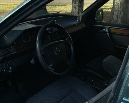 Зеленый Мерседес Е-Класс, объемом двигателя 2.2 л и пробегом 419 тыс. км за 2600 $, фото 10 на Automoto.ua