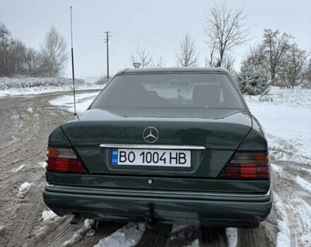 Зелений Мерседес Е-Клас, об'ємом двигуна 2 л та пробігом 380 тис. км за 3900 $, фото 19 на Automoto.ua