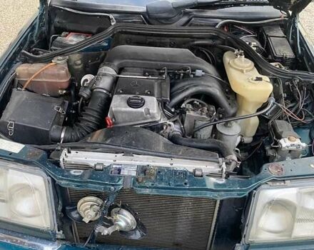 Зеленый Мерседес Е-Класс, объемом двигателя 2.5 л и пробегом 519 тыс. км за 4500 $, фото 7 на Automoto.ua