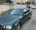 Зеленый Мерседес Е-Класс, объемом двигателя 2 л и пробегом 552 тыс. км за 3800 $, фото 1 на Automoto.ua
