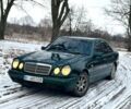Зеленый Мерседес Е-Класс, объемом двигателя 3.2 л и пробегом 500 тыс. км за 2999 $, фото 1 на Automoto.ua