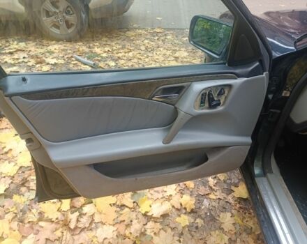 Мерседес Е-Клас 1995 у Сумах на Automoto.ua Зелений Мерседес Е-Клас, об'ємом двигуна 3.2 л та пробігом 30 тис. км за 2500 $, фото 5 на Automoto.ua