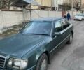 Зеленый Мерседес Е-Класс, объемом двигателя 2 л и пробегом 552 тыс. км за 3800 $, фото 1 на Automoto.ua