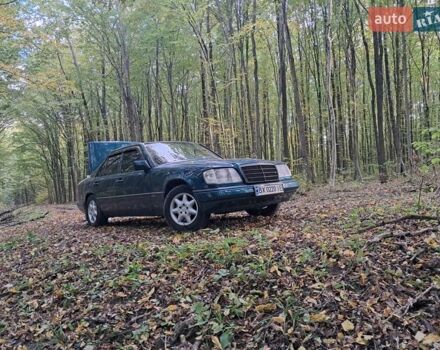 Зелений Мерседес Е-Клас, об'ємом двигуна 2 л та пробігом 366 тис. км за 3600 $, фото 4 на Automoto.ua