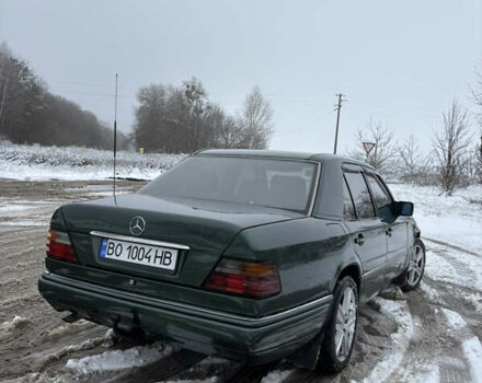 Зелений Мерседес Е-Клас, об'ємом двигуна 2 л та пробігом 380 тис. км за 3900 $, фото 18 на Automoto.ua