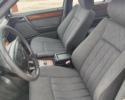 Зеленый Мерседес Е-Класс, объемом двигателя 2 л и пробегом 500 тыс. км за 2300 $, фото 16 на Automoto.ua