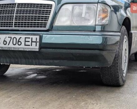 Зеленый Мерседес Е-Класс, объемом двигателя 2 л и пробегом 460 тыс. км за 3450 $, фото 1 на Automoto.ua