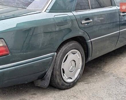 Зеленый Мерседес Е-Класс, объемом двигателя 2 л и пробегом 460 тыс. км за 3450 $, фото 22 на Automoto.ua