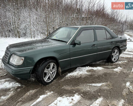 Зелений Мерседес Е-Клас, об'ємом двигуна 2 л та пробігом 380 тис. км за 3900 $, фото 11 на Automoto.ua