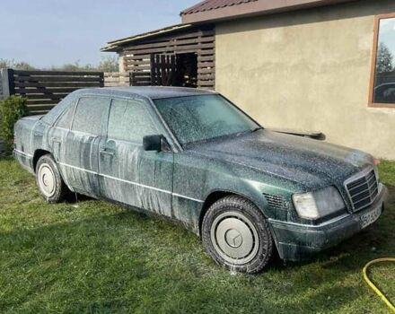 Зеленый Мерседес Е-Класс, объемом двигателя 2.5 л и пробегом 532 тыс. км за 2600 $, фото 1 на Automoto.ua