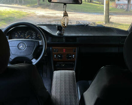 Зеленый Мерседес Е-Класс, объемом двигателя 2.2 л и пробегом 419 тыс. км за 2600 $, фото 12 на Automoto.ua