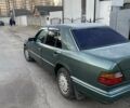Зеленый Мерседес Е-Класс, объемом двигателя 2 л и пробегом 552 тыс. км за 3800 $, фото 3 на Automoto.ua