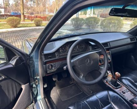 Зеленый Мерседес Е-Класс, объемом двигателя 3 л и пробегом 200 тыс. км за 4700 $, фото 5 на Automoto.ua