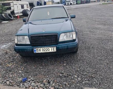 Зелений Мерседес Е-Клас, об'ємом двигуна 2 л та пробігом 366 тис. км за 3600 $, фото 2 на Automoto.ua