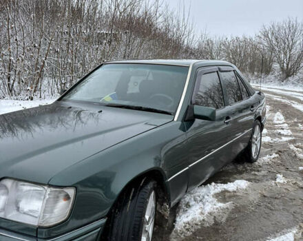 Зелений Мерседес Е-Клас, об'ємом двигуна 2 л та пробігом 380 тис. км за 3900 $, фото 8 на Automoto.ua