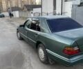 Зеленый Мерседес Е-Класс, объемом двигателя 2 л и пробегом 552 тыс. км за 3800 $, фото 2 на Automoto.ua