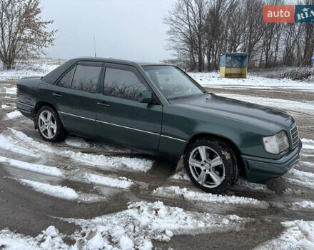 Зелений Мерседес Е-Клас, об'ємом двигуна 2 л та пробігом 380 тис. км за 3900 $, фото 15 на Automoto.ua