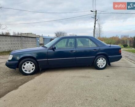 Зеленый Мерседес Е-Класс, объемом двигателя 2 л и пробегом 500 тыс. км за 2300 $, фото 2 на Automoto.ua