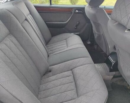 Зеленый Мерседес Е-Класс, объемом двигателя 2 л и пробегом 500 тыс. км за 2300 $, фото 13 на Automoto.ua