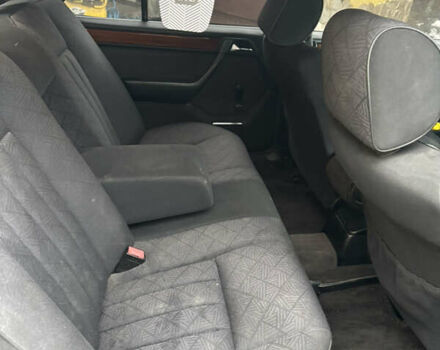 Зелений Мерседес Е-Клас, об'ємом двигуна 2 л та пробігом 380 тис. км за 3900 $, фото 24 на Automoto.ua