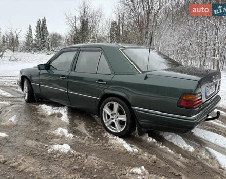 Зелений Мерседес Е-Клас, об'ємом двигуна 2 л та пробігом 380 тис. км за 3900 $, фото 20 на Automoto.ua