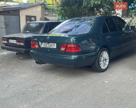 Зеленый Мерседес Е-Класс, объемом двигателя 2.3 л и пробегом 315 тыс. км за 3800 $, фото 3 на Automoto.ua