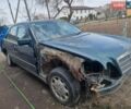 Зеленый Мерседес Е-Класс, объемом двигателя 2 л и пробегом 300 тыс. км за 550 $, фото 1 на Automoto.ua