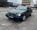 Зеленый Мерседес Е-Класс, объемом двигателя 2 л и пробегом 355 тыс. км за 1900 $, фото 1 на Automoto.ua