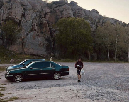 Зеленый Мерседес Е-Класс, объемом двигателя 2.3 л и пробегом 315 тыс. км за 3800 $, фото 4 на Automoto.ua