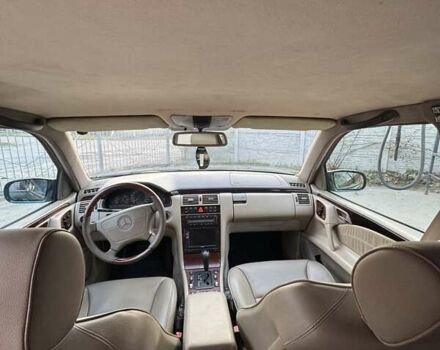 Зеленый Мерседес Е-Класс, объемом двигателя 4.3 л и пробегом 500 тыс. км за 3900 $, фото 2 на Automoto.ua