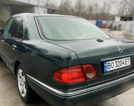 Зеленый Мерседес Е-Класс, объемом двигателя 4.2 л и пробегом 400 тыс. км за 3100 $, фото 4 на Automoto.ua
