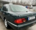 Зеленый Мерседес Е-Класс, объемом двигателя 4.2 л и пробегом 400 тыс. км за 3100 $, фото 4 на Automoto.ua