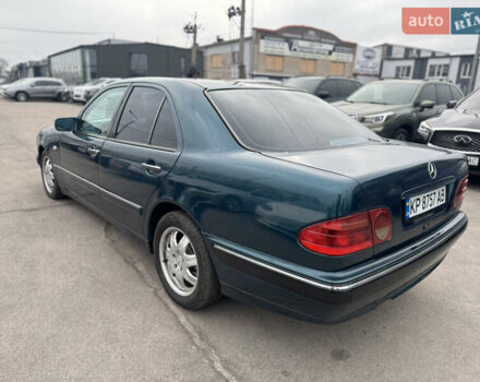 Зелений Мерседес Е-Клас, об'ємом двигуна 4.2 л та пробігом 250 тис. км за 3500 $, фото 8 на Automoto.ua